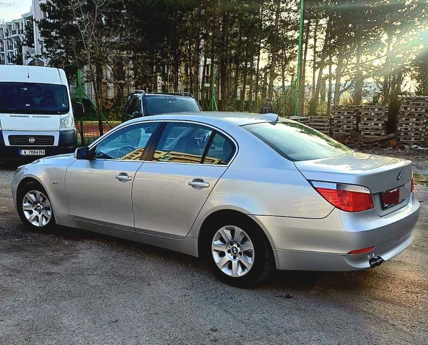 BMW 523 Автомобиль