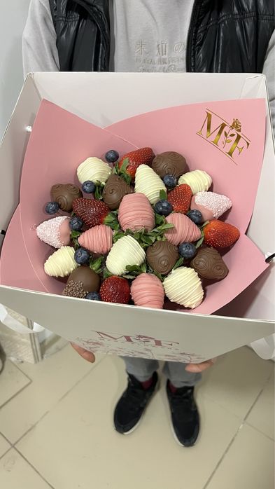 Букет из клубники в шоколаде доставка есть