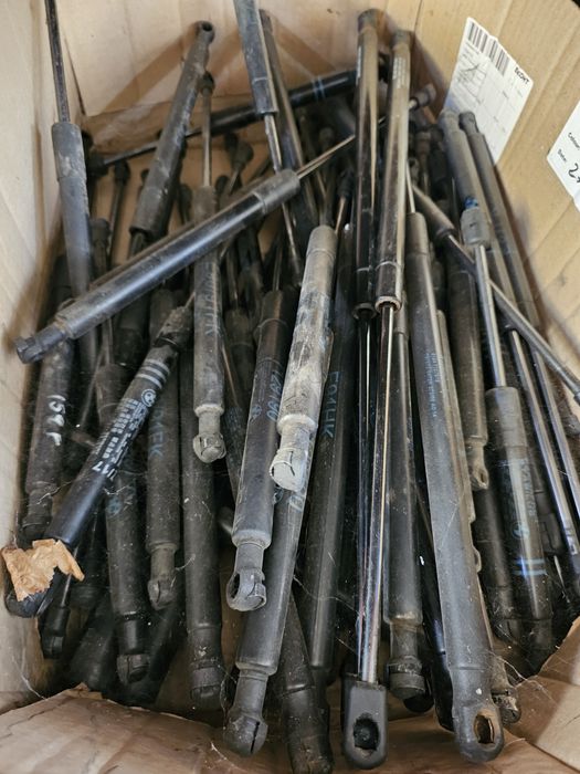 Амортисьорчета за багажник и преден капак заден бмв bmw