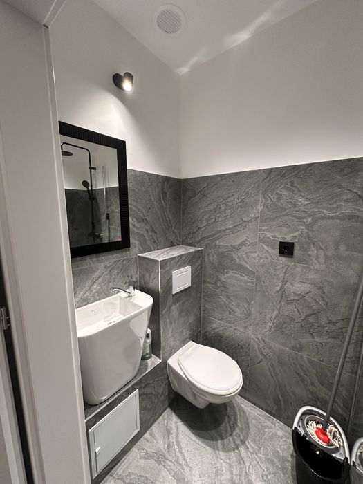Închiriez garsonieră complet renovată – Totul NOU – Locație excelentă! — fotografia 2