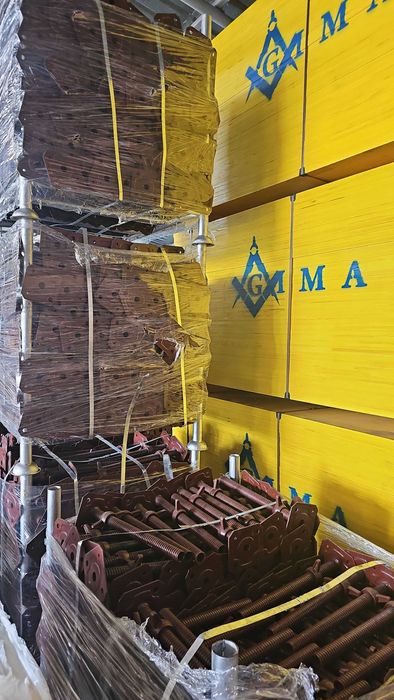 НОВИ Винтови пети за скеле 33см/50см/70см Италия