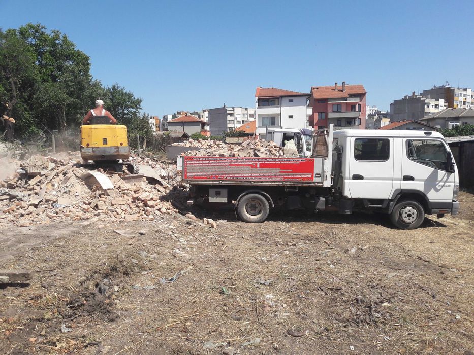 Почистване на дворове и обрасли терени в Бургаска област