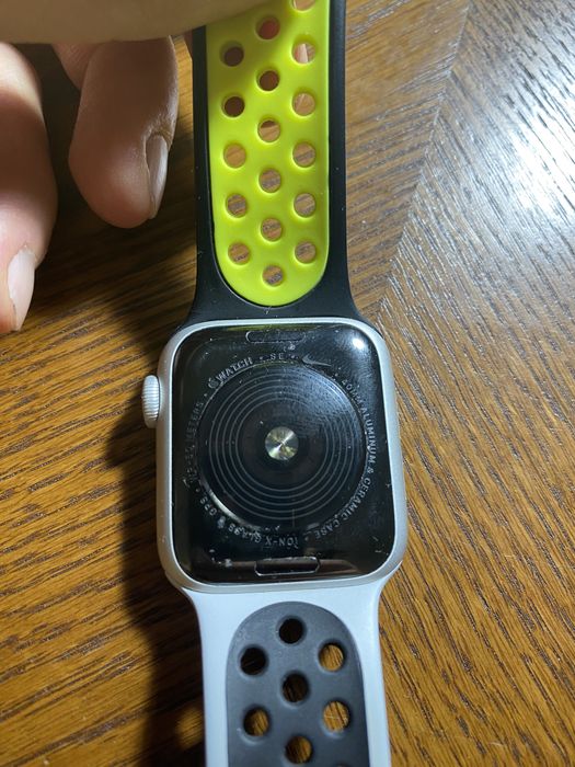 Apple Watch Nike SE 40mm Silver Aluminum case.