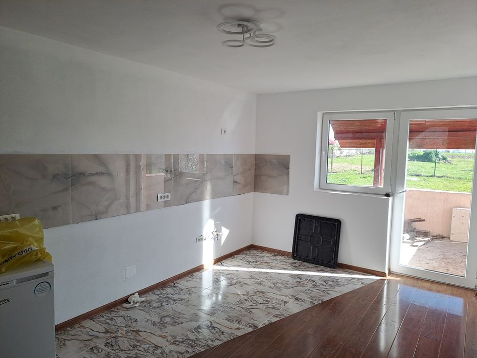 Vand casa noua, Bratestii de Jos, DB, la 2 km de DN si 14 km de Targoviste