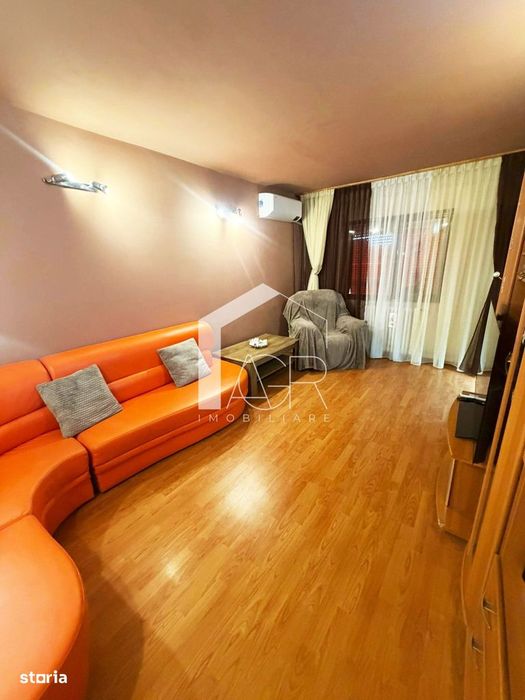 Apartament cu 3 camere, decomandat, zona 9 Mai
