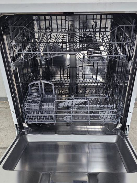 Посудомоечная машина Hisense HS622E90XUK