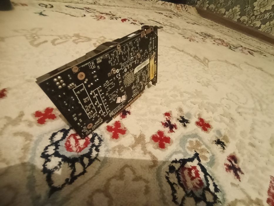 Видеокарта GTX 550 TI 1GB