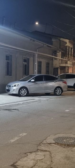 Hyundai accent 2015 года выпуска.