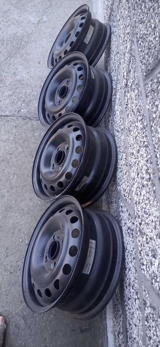 Продавам 15-цолови железни джанти