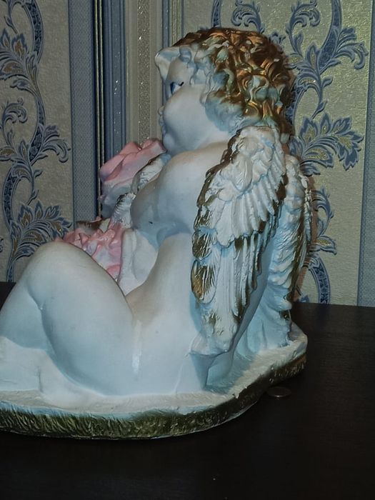 Продам статуэтку ангела очень красивая.