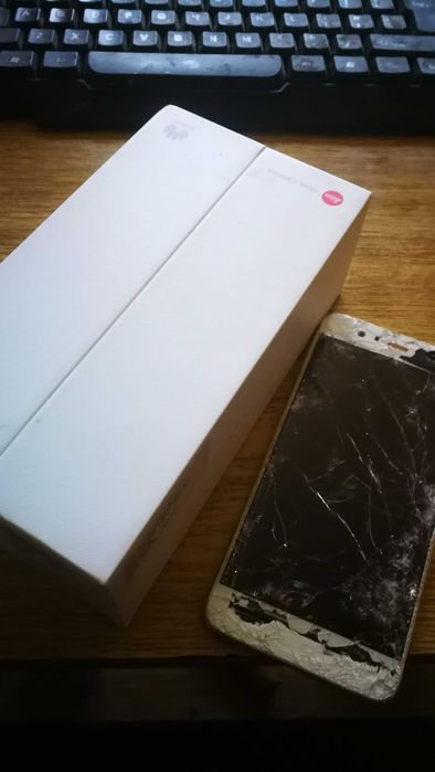 Huawei P10 счупен екран