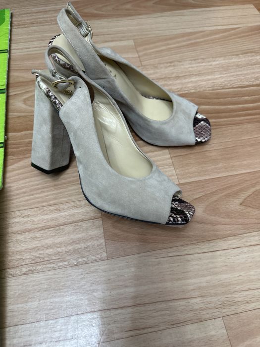 Продам туфли, 37 размер, маломерит на пол размера