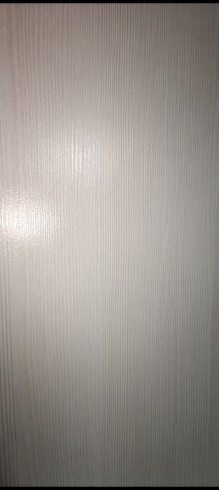 Дверь в гардероб.