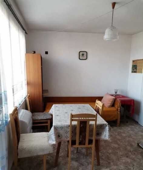 Продава се самостоятелно двуетажно жилище в масивна къща в гр. Попово