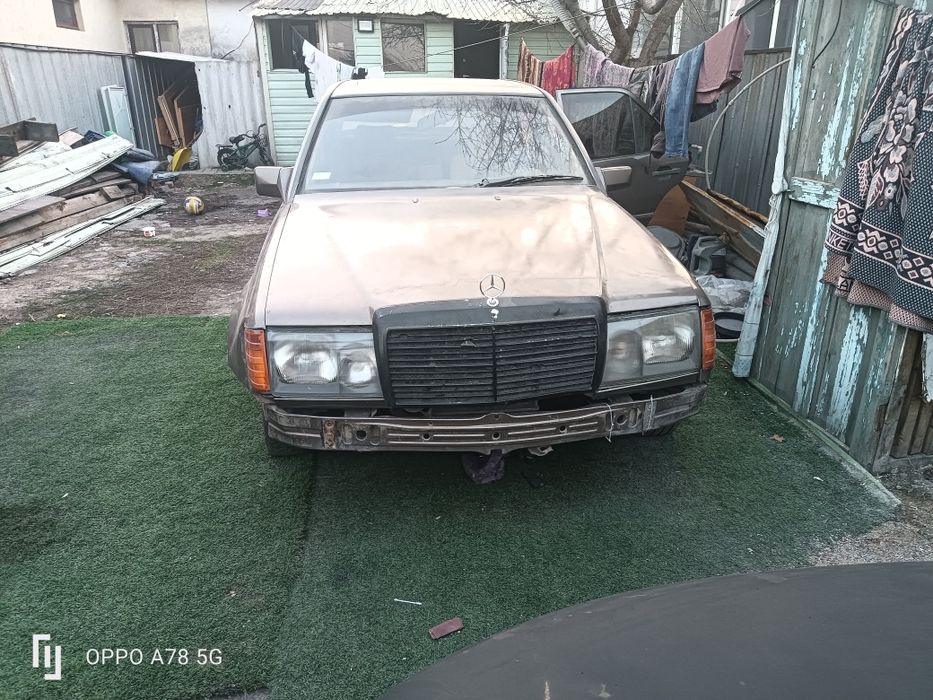 Мерседе Е200 124