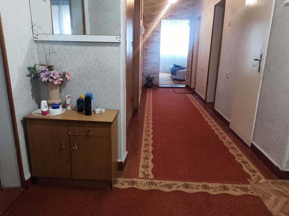 Продава тристаен - разширен апартамент