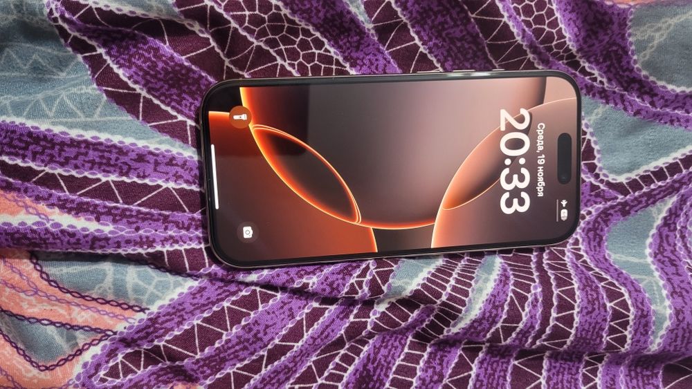 Продаю айфон 16 про