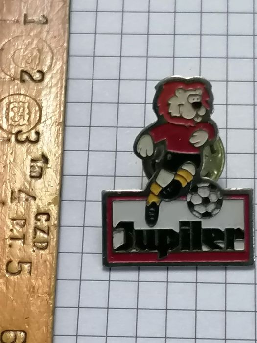 Футбольные значки антиквар