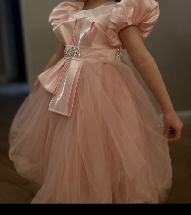 Прожаи нарядное платье на девочку