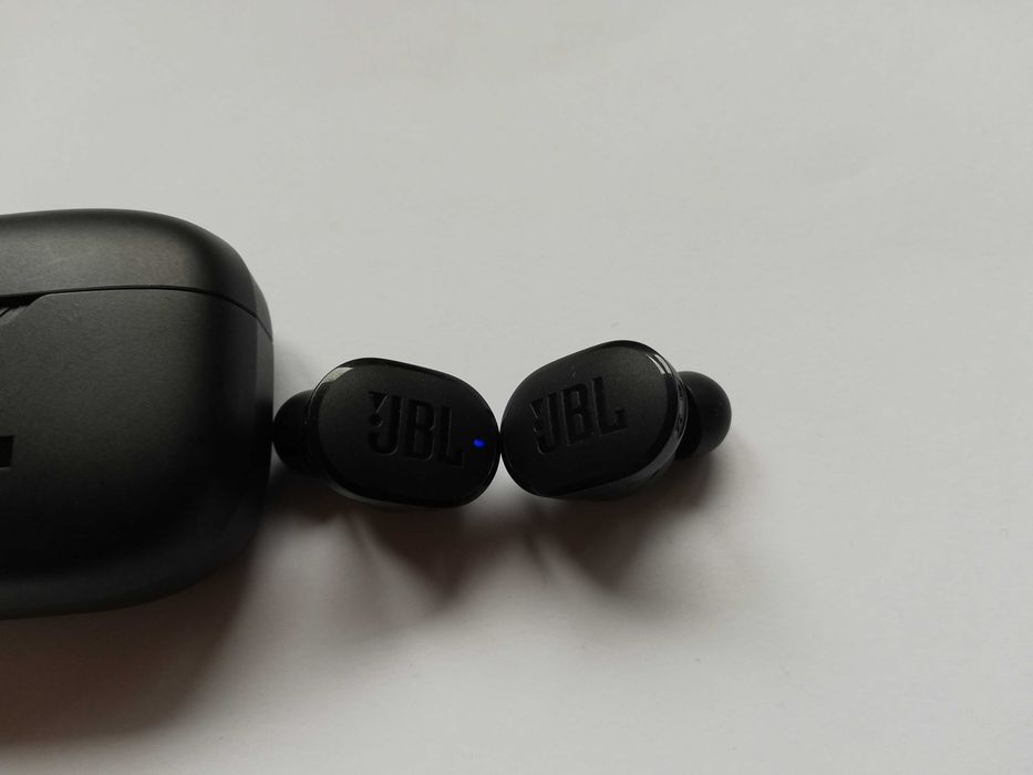 Безжични блутут слушалки JBL Tune 130NC TWS