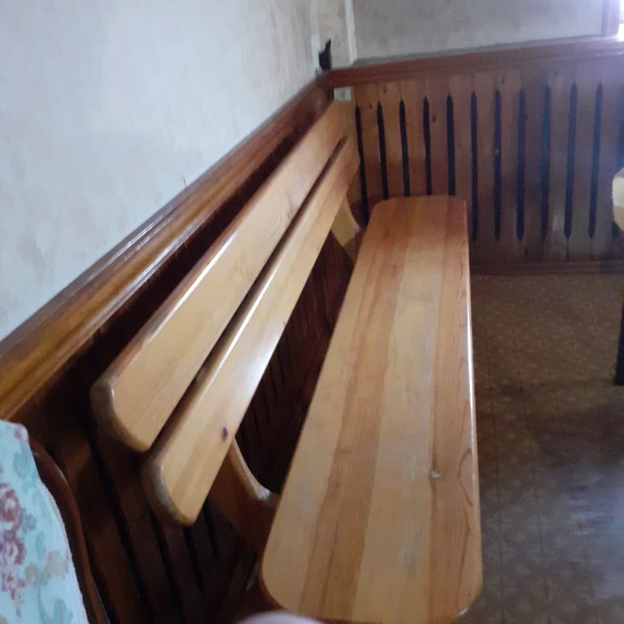 продается стол и две лавки