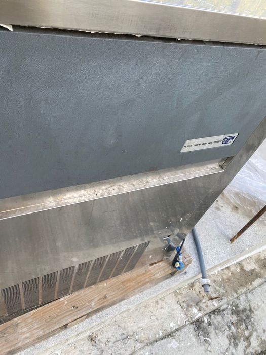 Ледогенератор за заведение