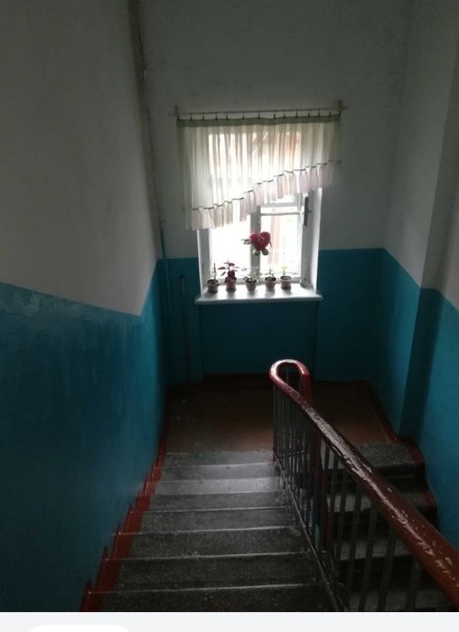 Продам двухкомнатную  .