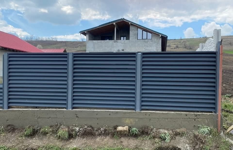 Vand garduri și porți la comanda