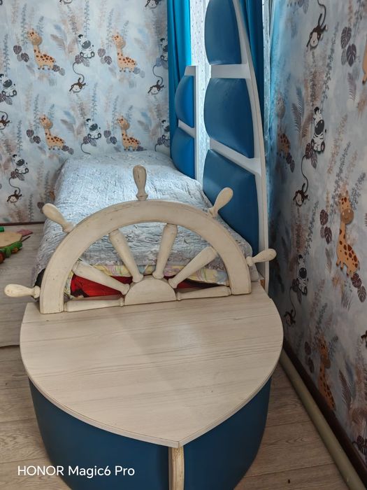 Продам детскую кровать корабль