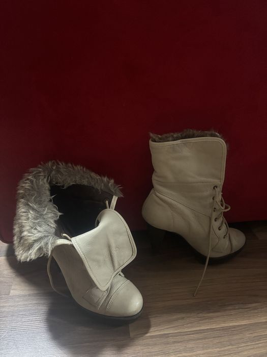 Cizme crem Guess