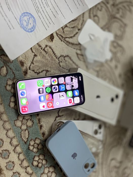 Продам Iphone 13