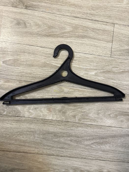 Продам вешалки. …………………..