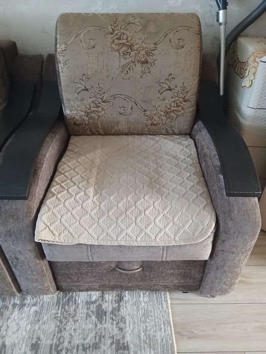 Продам диван+ кресло ( кровать)