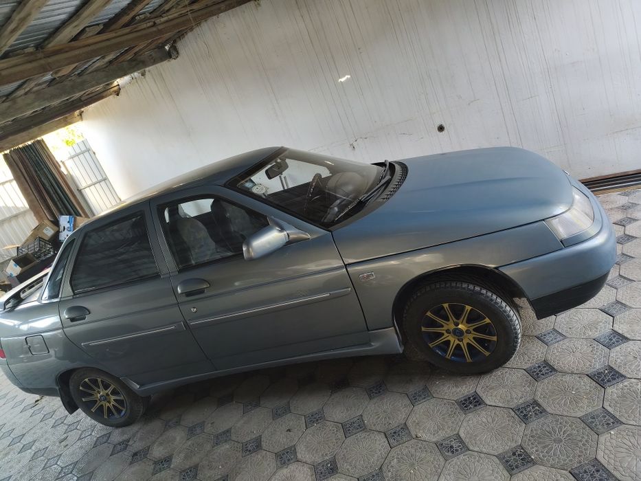 Автомобиль Ваз 21102 люкс