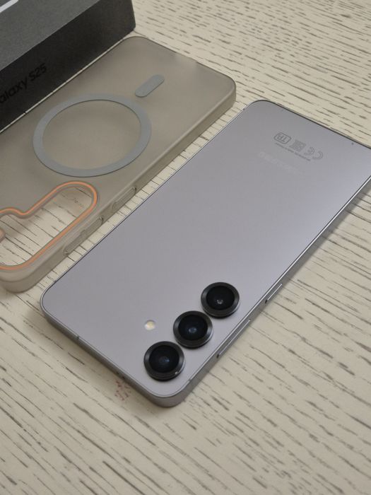 Продам Samsung S25 12/128 gb silver