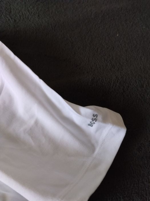 BOSS set 2 tricouri bărbătești slim fit albe cu logo mic pe braț mărimea L noi originale