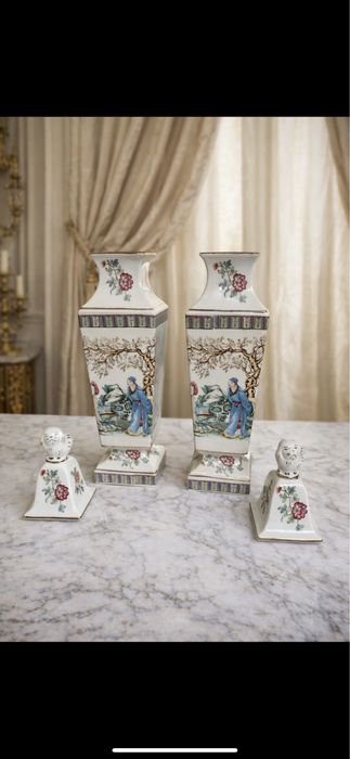 Декоративен порцеланов комплект – чифт вази с капаци, шведски произход