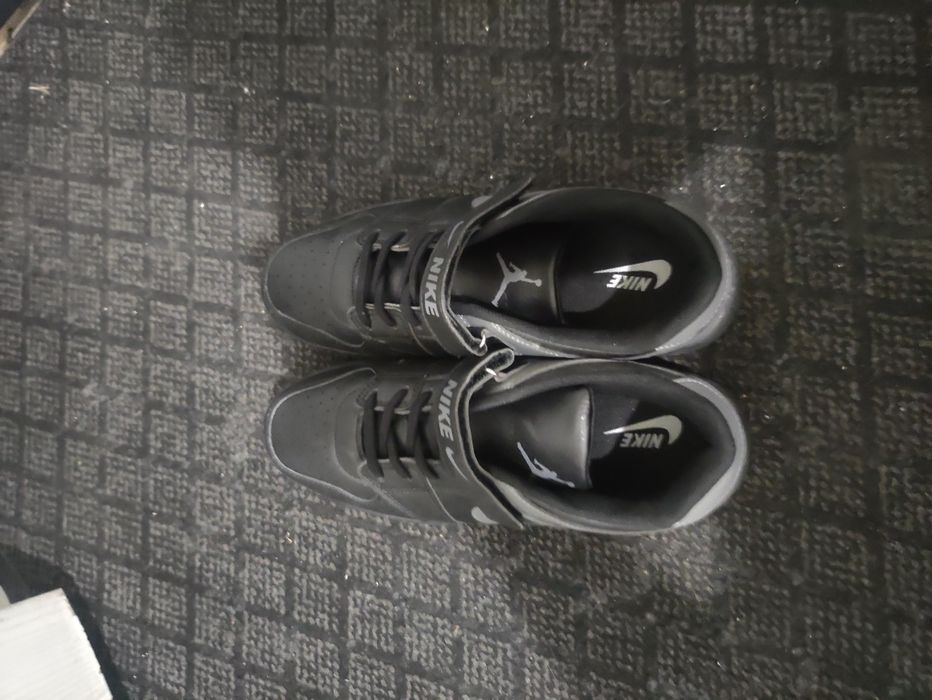 продам кроссовки