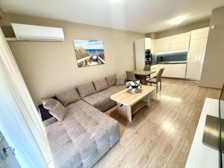 Тристаен апартамент с двор, в луксозен комплекс в Студенски Град