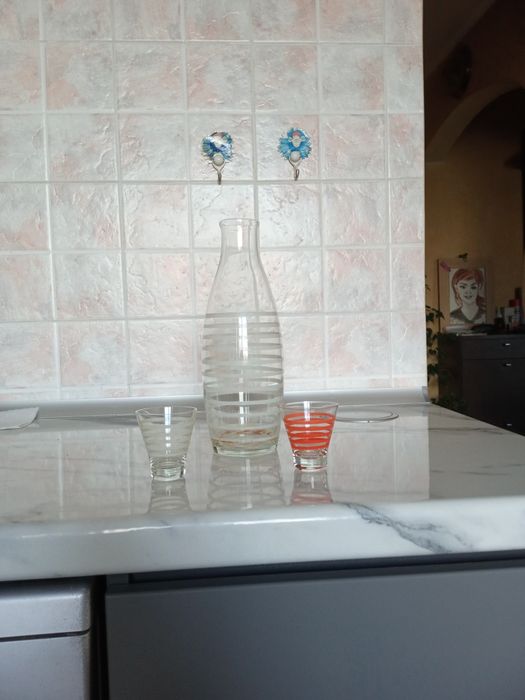 Графин и две рюмки