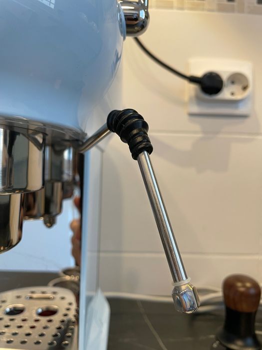 Espressor Smeg ECF01PBEU - stare excelentă + steam wand îmbunătățit
