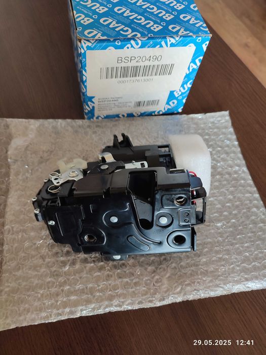 Чисти нова ! Ключалка за Голф 4