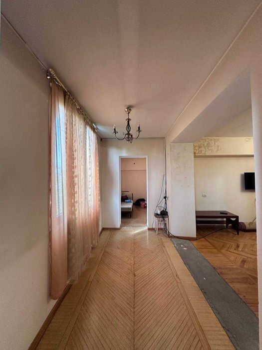 Продаётся 5и ком квартира ор-р Метро Космонавтов Ор: Голубые Купала