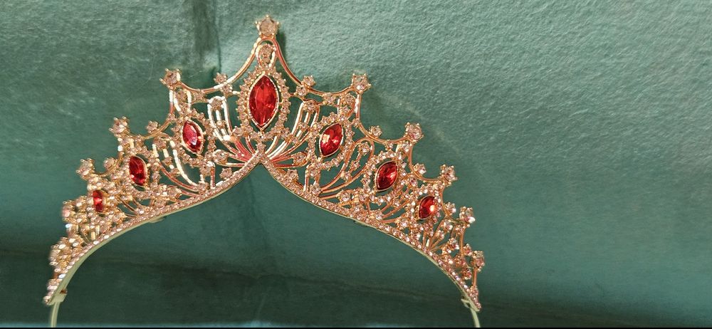 В наличии короны для любого торжества