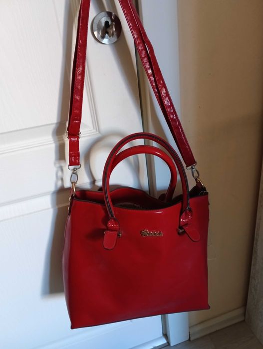 Нова дамска чанта лачена