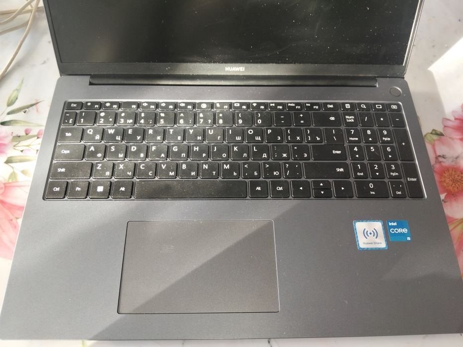 продам ноутбук HUAWEI MateBook D 16