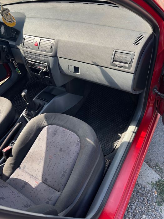 Шкода фабия 1.2 бензин