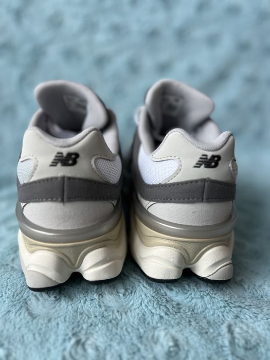 Adidasi New Balance 9060