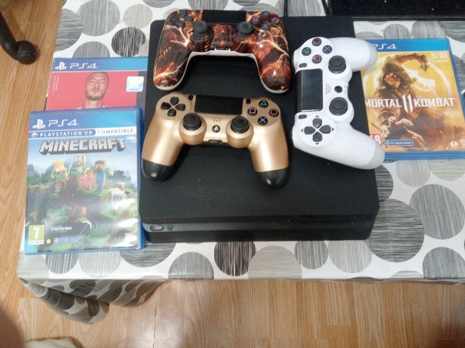 Продава се PlayStation 4 slim