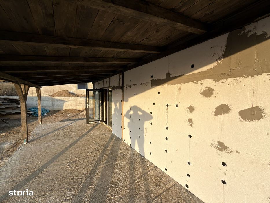 Casa noua cu etaj la Lebada